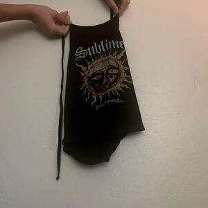 Black crop to, ties around neck